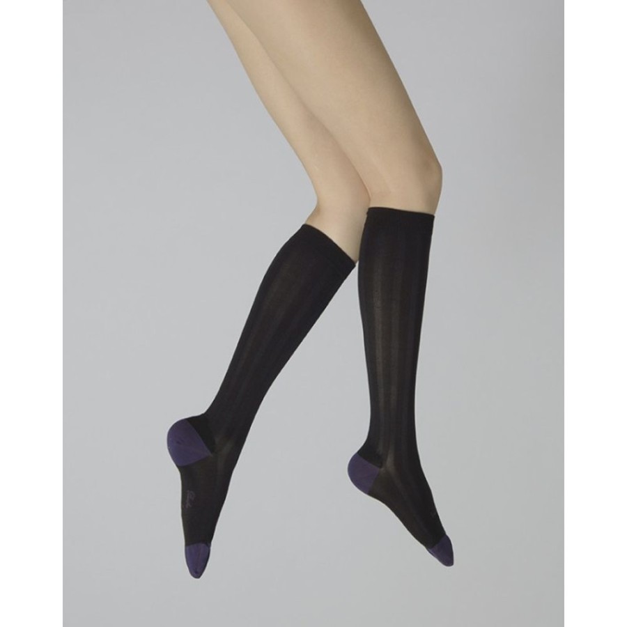 Femme BERTHE AUX GRANDS PIEDS Chaussettes Hautes | Chaussettes Hautes En Soie Noir-Raisin