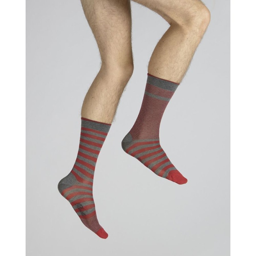 Homme BERTHE AUX GRANDS PIEDS Chaussettes | Chaussettes Rayees Asymetriques Gris Et Rouge