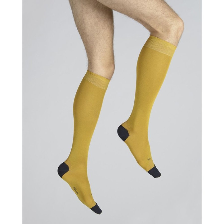 Homme BERTHE AUX GRANDS PIEDS Chaussettes Hautes | Chaussettes Hautes En Soie Jaune Et Marine Brieuc